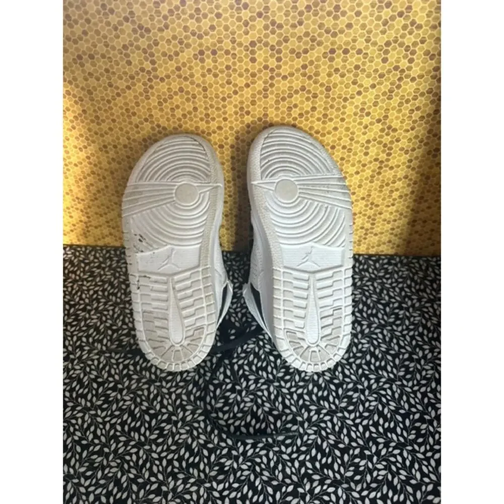NIKE AIR JORDAN KIDS SIZE ( 11C )